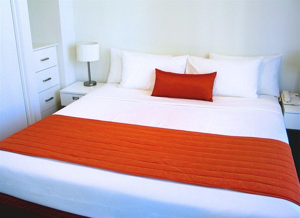 Milano Serviced Apartments Мелбърн Стая снимка